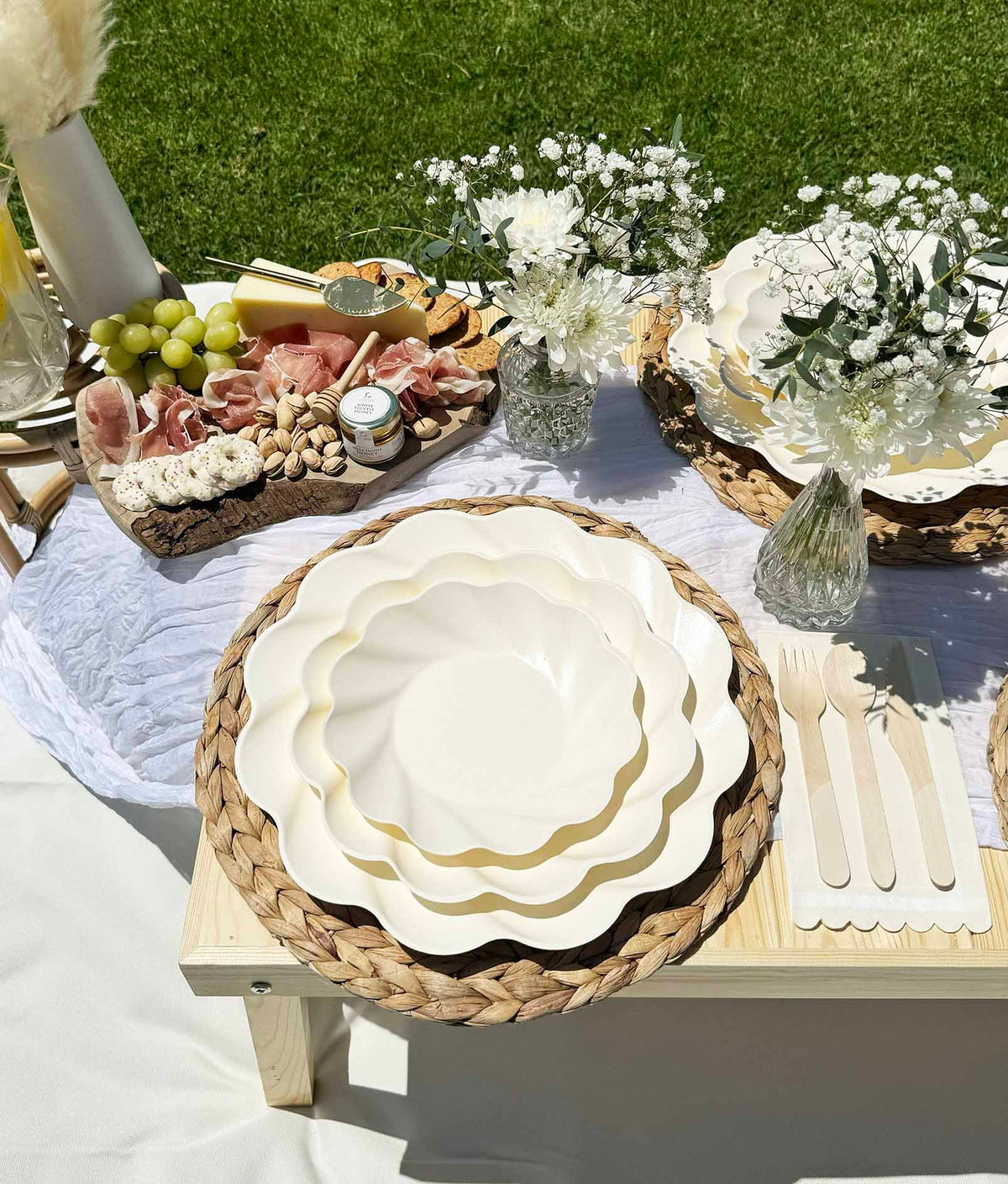 ECO CREAM SCALLOPED DINNER NAPKINS