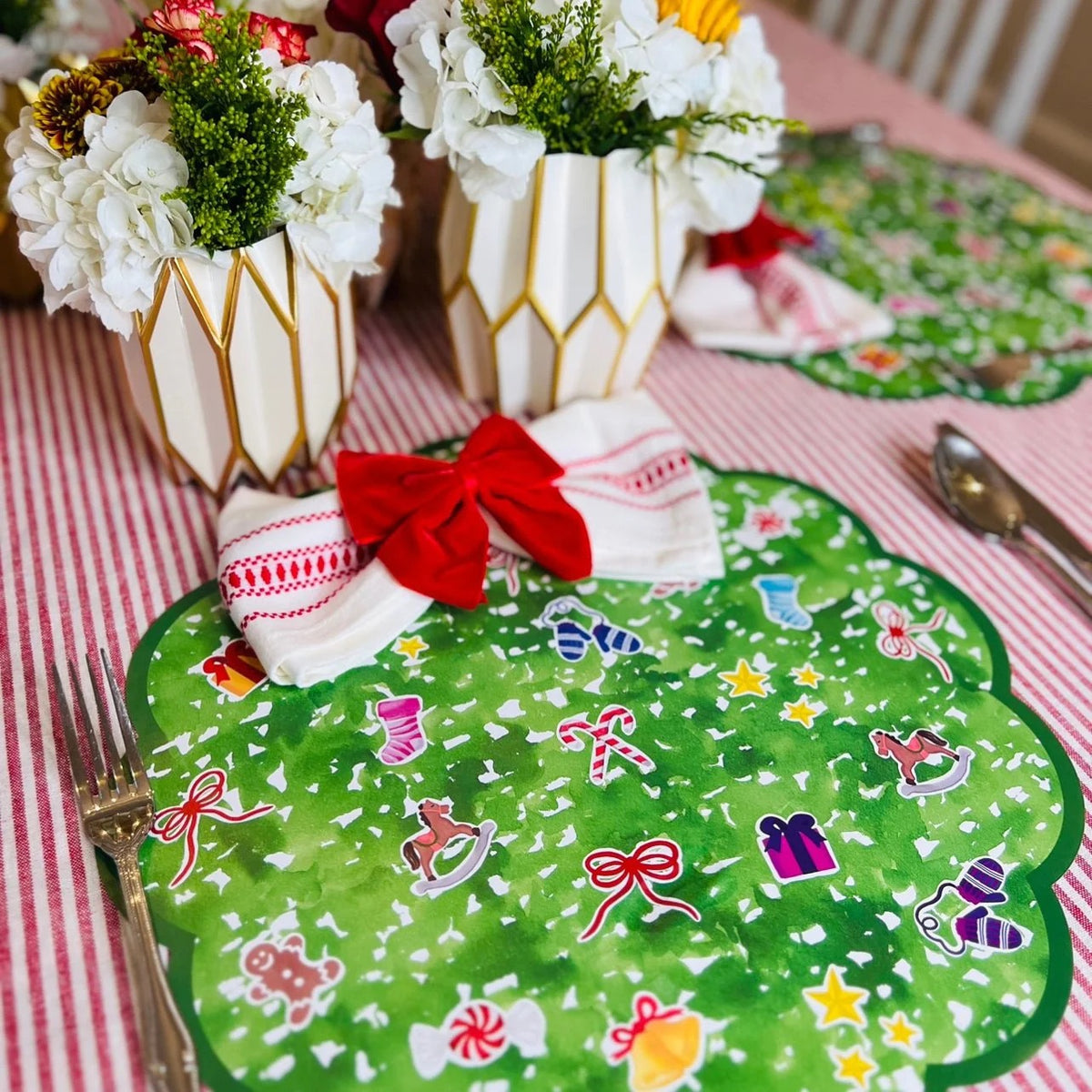 Scalloped Christmas Charm Paper Placemats