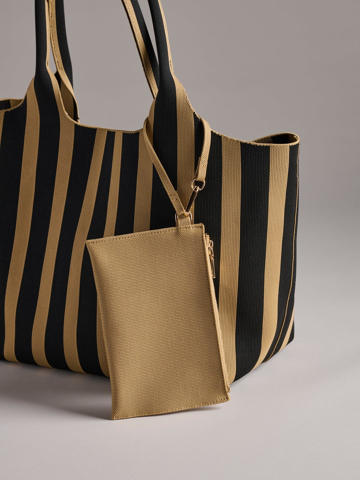 ROBBIE TOTE BLACK AND BEIGE